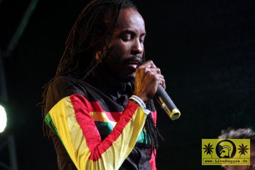Nesbeth (Jam) with The House Of Riddim Band 21. Reggae Jam Festival - Bersenbrueck 25. Juli 2015 (4).JPG